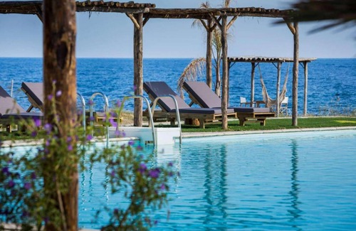 Kounopetra Villa | Boho Roz in Lixouri with 3 bedrooms and 2 bathrooms