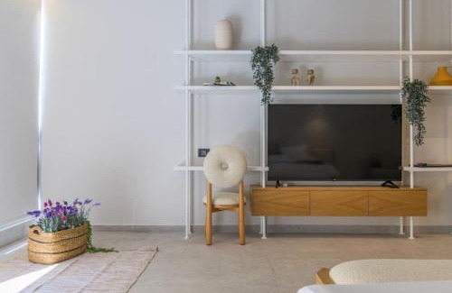 Beirut Apartment | BOHO Studio Wild Flowers in Mar Mikhael
