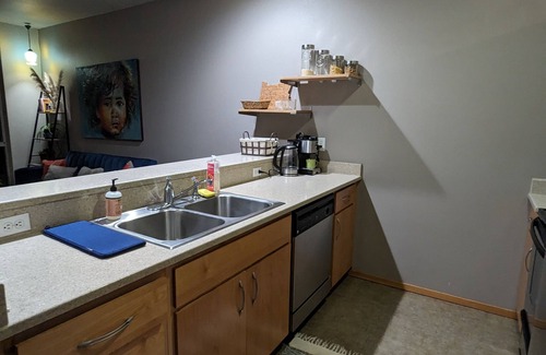 Pearl District Condo | Boho style, bright 1 bedroom + Den in the heart of the Pearl