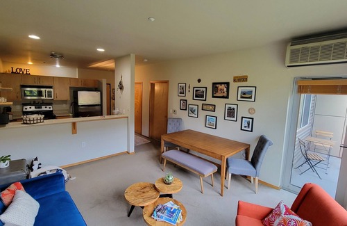 Pearl District Condo | Boho style, bright 1 bedroom + Den in the heart of the Pearl