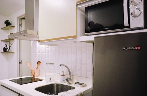 San Fernando Condo | Boho-Themed Studio with Pool View Balcony, Netflix, Karaoke & Boardgames
