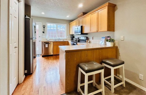 Southeast Boise House | Boise Avenue Getaway, Parking for 2, yard, 3BD/3B!