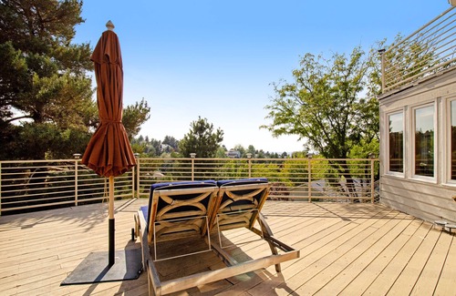 East End House | Boise Gem w/fast WiFi, stunning views, hot tub, hiking nearby, & large deck