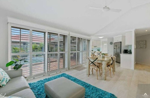 Bokarina House | Bokarina Pool House: Relaxed Coastal Living