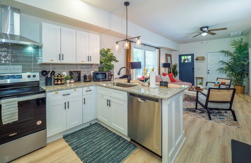 Graysville House | 𝔹𝕆𝕄𝔹𝕆𝕄 Entire townhome near MALL