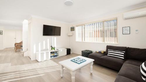 Fingal Bay House | Bombora Walking Distance to Fingal Beach- Farm Rd, Fingal Bay