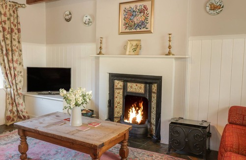 Berwick-upon-Tweed Cottage | BONALAY COTTAGE, pet friendly, character holiday cottage in Norham