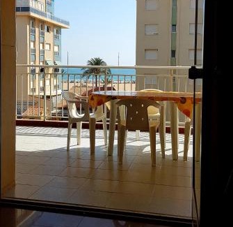 Grau i Platja Apartment | Bonanza - 40 metros de la playa!
