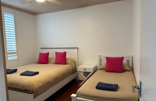 North Bondi Apartment | Bondi Beach Air Con, Parking and Pool
