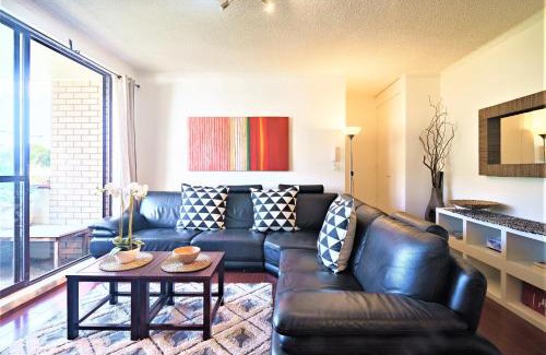 North Bondi Apartment | Bondi Beach Air Con, Parking and Pool
