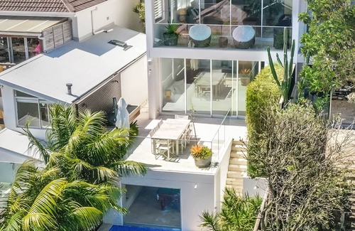 North Bondi House | Bondi Beach Celebrity 4 bdrm luxury home 300m to beach with Coastal Views