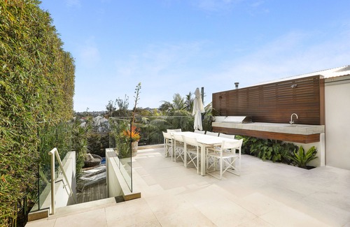 North Bondi House | Bondi Beach Celebrity 4 bdrm luxury home 300m to beach with Coastal Views