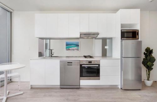 Bondi Apartment | Bondi Beach Studio King Suite + Balcony