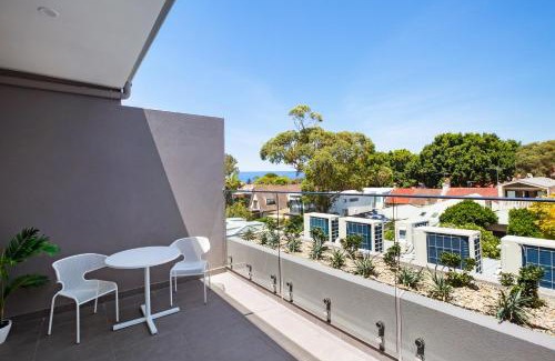 Bondi Apartment | Bondi Beach Studio Penthouse Suite + Balcony