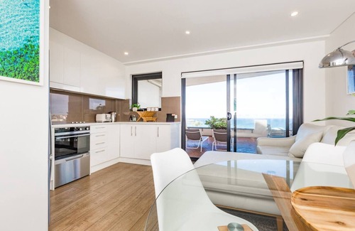 Bondi Beach Apartment | Bondi Beachfront Lifestyle Ocean Views and Parking