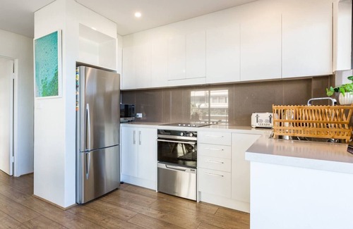 Bondi Beach Apartment | Bondi Beachfront Lifestyle Ocean Views and Parking