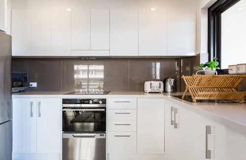 Bondi Beach Apartment | Bondi Beachfront Lifestyle Ocean Views and Parking