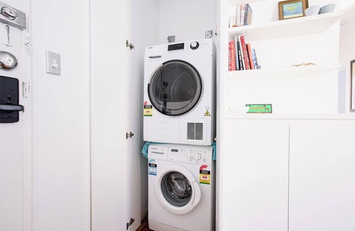Bondi Beach Apartment | Bondi Getaway - Parking and Walk to the Beach