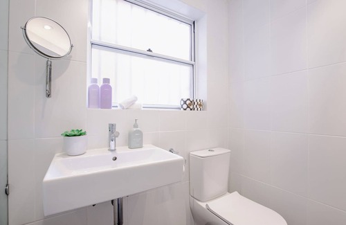 Bondi Beach Apartment | Bondi Getaway - Parking and Walk to the Beach