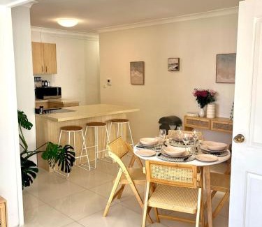 Bondi Beach Apartment | Bondi Ocean Views, Parking, 1 min to Beach