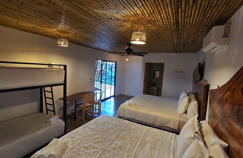 Quepos Hotel | Bonding Coffee Roaster Café & Hotel