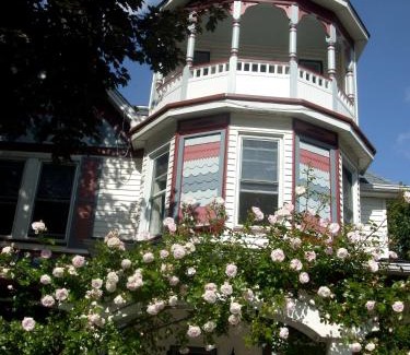 Amherstburg Bed & Breakfast | Bondy House Bed & Breakfast