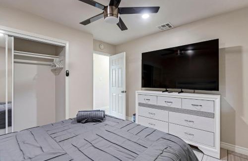 North Las Vegas Hotel | Bonita Home 4 Room- Local VIBE just 12 min to The Strip and Fremont
