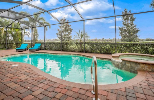 Bonita Springs House | Bonita National dog-friendly home with a lanai, pool, pool spa, and home office