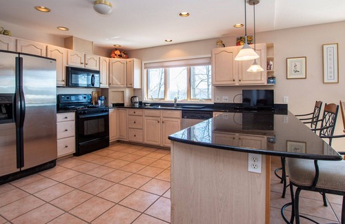 Valois Cottage | Bonkeid Estate: "Relaxing Seneca Lake Getaway!"