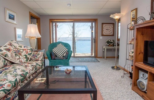 Valois Cottage | Bonkeid Estate: "Relaxing Seneca Lake Getaway!"