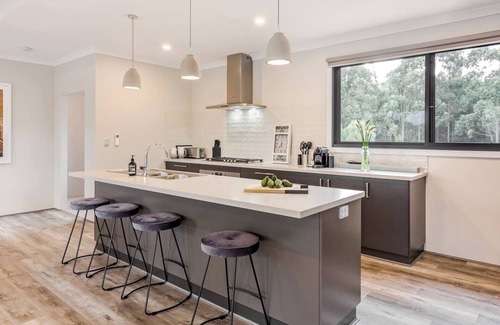 Wilyabrup House | Bonnie and Piper Lakeside and Wine Country Living
