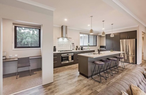 Wilyabrup House | Bonnie and Piper Lakeside and Wine Country Living