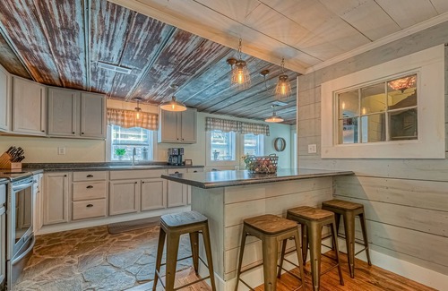 Mohawk Other | Bonnie Blue Farmhouse: Charming home in rural TN!