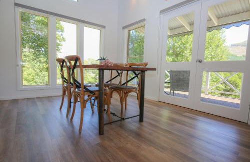 Wandiligong House | Bonnie's Cottage - Peaceful retreat