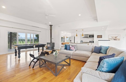 Bombira House | Bonnie View A Magnificently Luxurious Retreat
