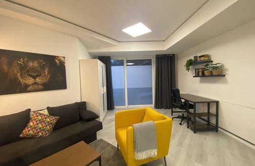 Troisdorf Apartment | bonquartier| Chic, urban oasis with workplace