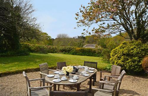 Helston House | Bonython Farmhouse