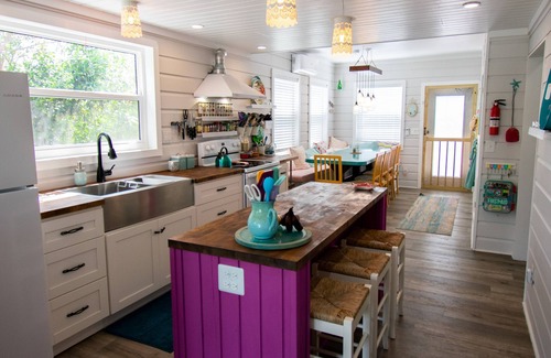 Spanish Wells House | Boo's Bungalow - nFamily and Dog Friendly Waterfront, NOT BEACHFRONT, Cottage