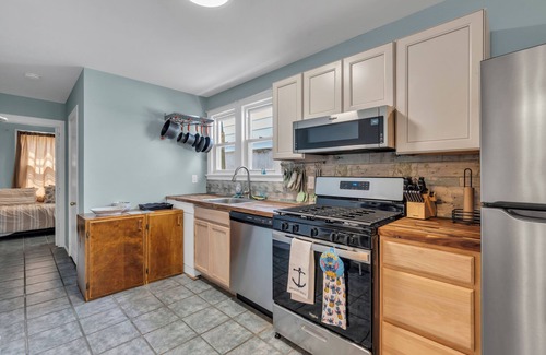 Ocean Grove House | Book 3 get 1 free 2-bd WiFi, AC Bradley Beach 4Badges,4bikes,BBQ 6 chairs