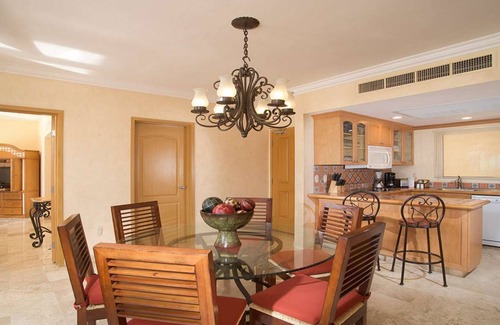 Marina Vallarta Resort | Book Dec 23 - 30, 2023 A Christmas to remember! Luxury 2 bd/3 bath & ocean views