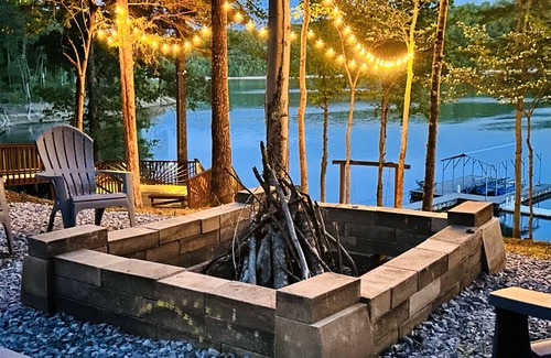 Sharps Chapel House | Book Fall Foliage 2025 at The Haven Norris Lake! 5Acres, Dock, FirePit, Kayaks!