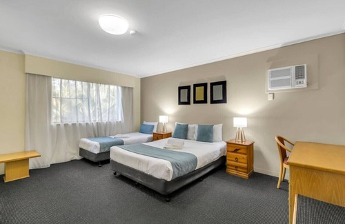 Mount Ommaney Hotel | Book for Brisbane Festival - Easy Access 2 CBD