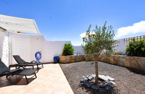 Bahia Calma House | Book Jet - Sunny Holiday Home with Garden and strong wifi