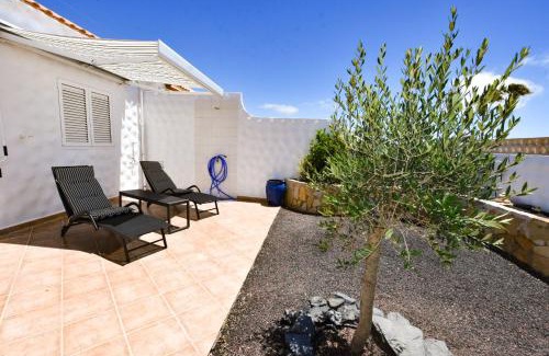Bahia Calma House | Book Jet - Sunny Holiday Home with Garden and strong wifi