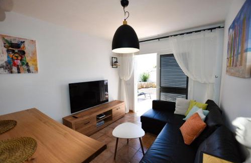 Bahia Calma House | Book Jet - Sunny Holiday Home with Garden and strong wifi