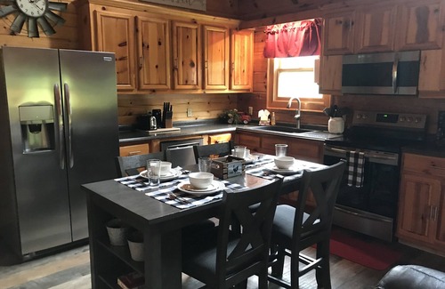 Kyle Cabin | BOOK NOW! BIG JUNE DISCOUNTS! JULY 4th STILL OPEN! Fishing,Rafting, and Hiking🎣