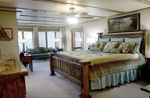 Maggie Valley Cabin | Book Now for 2024~ Luxury Lodge ~ Creek & Mountain View
