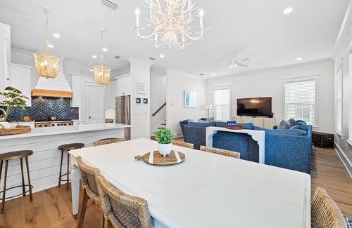 Lakeside at Blue Mountain Beach House | Book Now for Fall Getaways! Blue Mountain Seacret - Community Pool! 4 Adult Bikes!