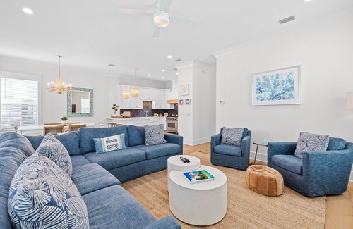 Lakeside at Blue Mountain Beach House | Book Now for Fall Getaways! Blue Mountain Seacret - Community Pool! 4 Adult Bikes!