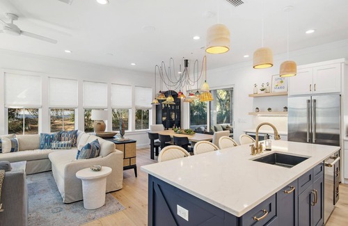 Lakeside at Blue Mountain Beach House | Book Now for Fall Stays! Le Tiki - Screened in Porch! Community Pool! Game Room!